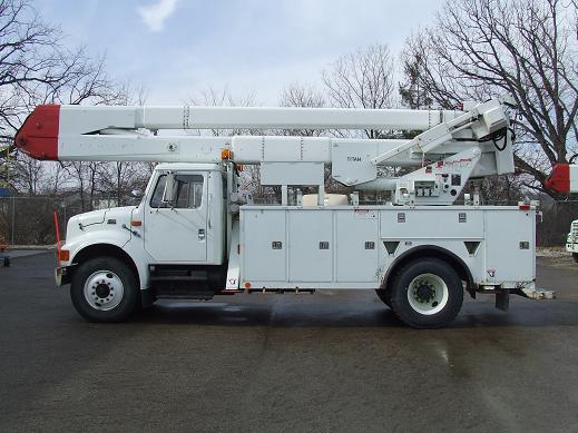1998 Material Handler/ Bucket Truck 4X2 International 4700 
